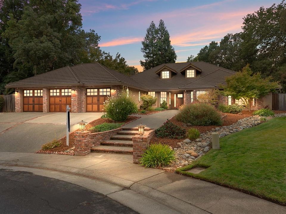 2nd image of 904 Catalina Ct