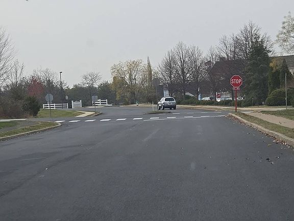 5th image of 202 Wiltshire Dr