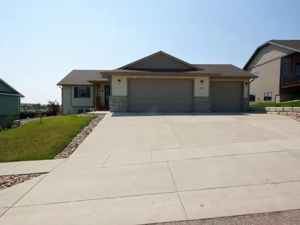 917 Gainsboro Dr, Rapid City, SD 57701