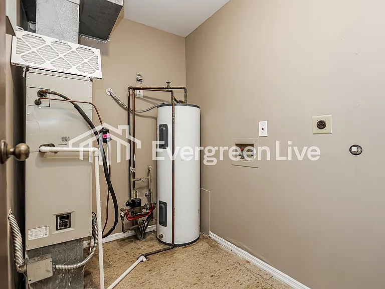 1262 Firethorne Dr — Photo 13
