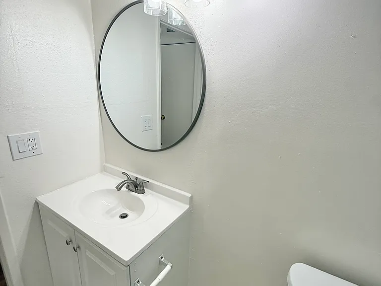 2562 Santa Fe Ave — Photo 3