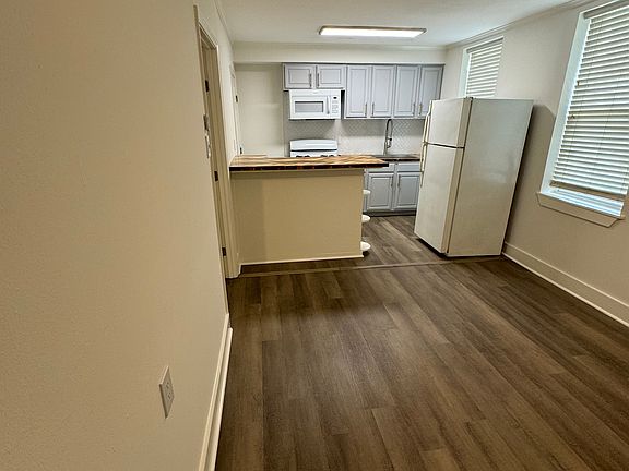 3rd image of 4278 Oxford Ave #2