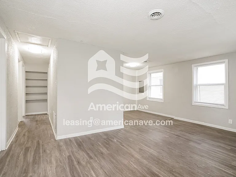 896505_002_living_room_12712722.jpg