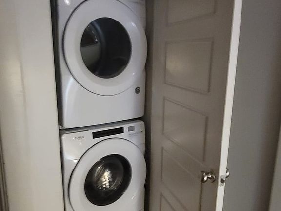4th image of 702 E High St #201-B