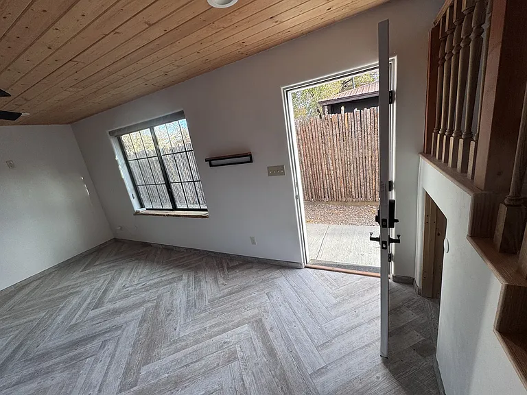 232 Valverde St — Photo 100