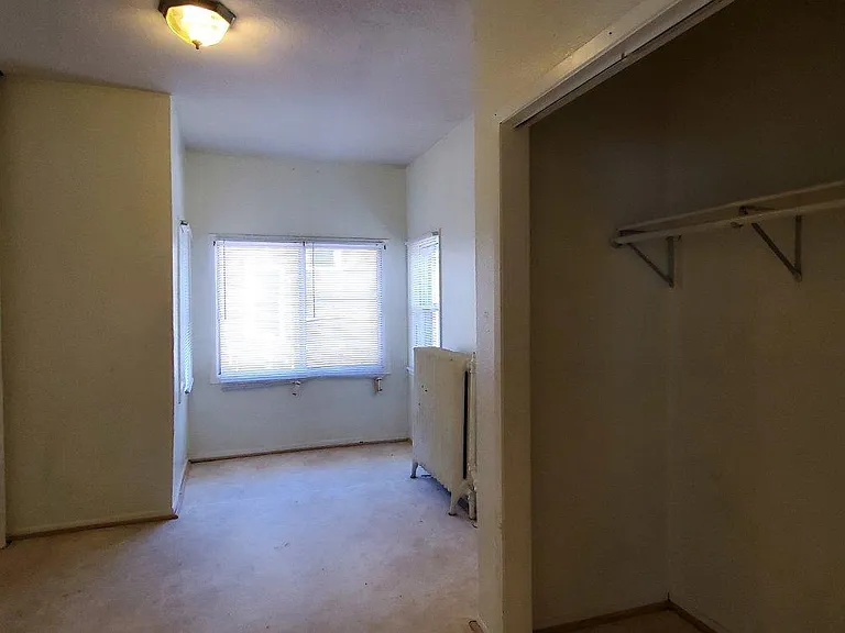 1169 Reaney Ave — Photo 2