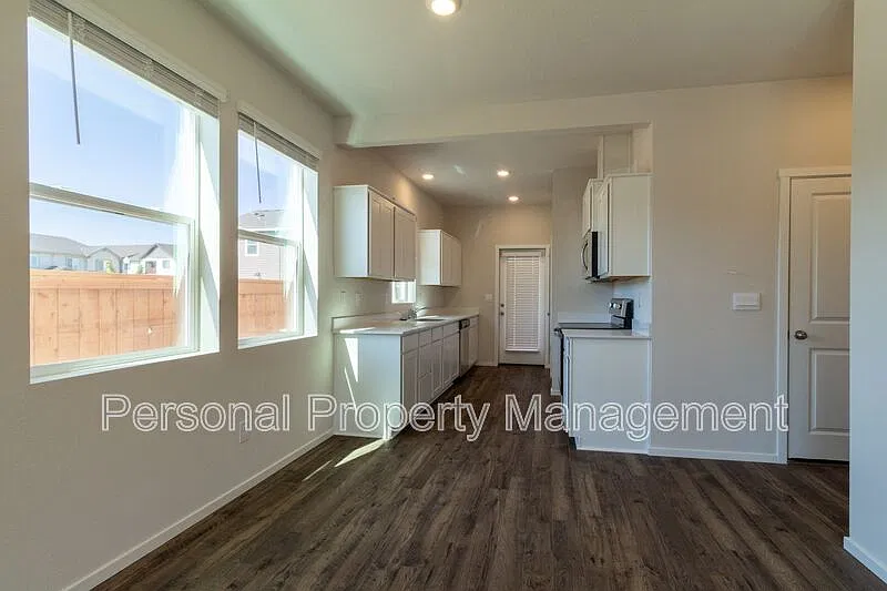 3 bed, 2.5 bath, 1506 sqft, $2,395 — Photo 4