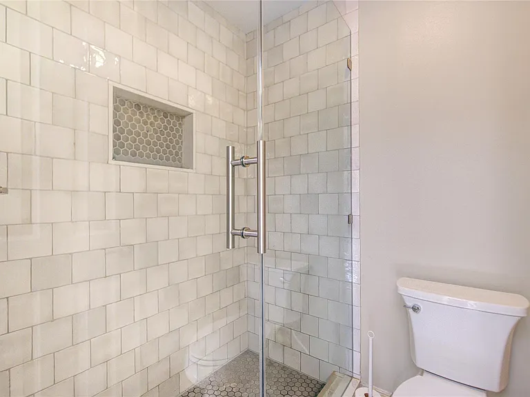 239 Litchfield Ln — Photo 13