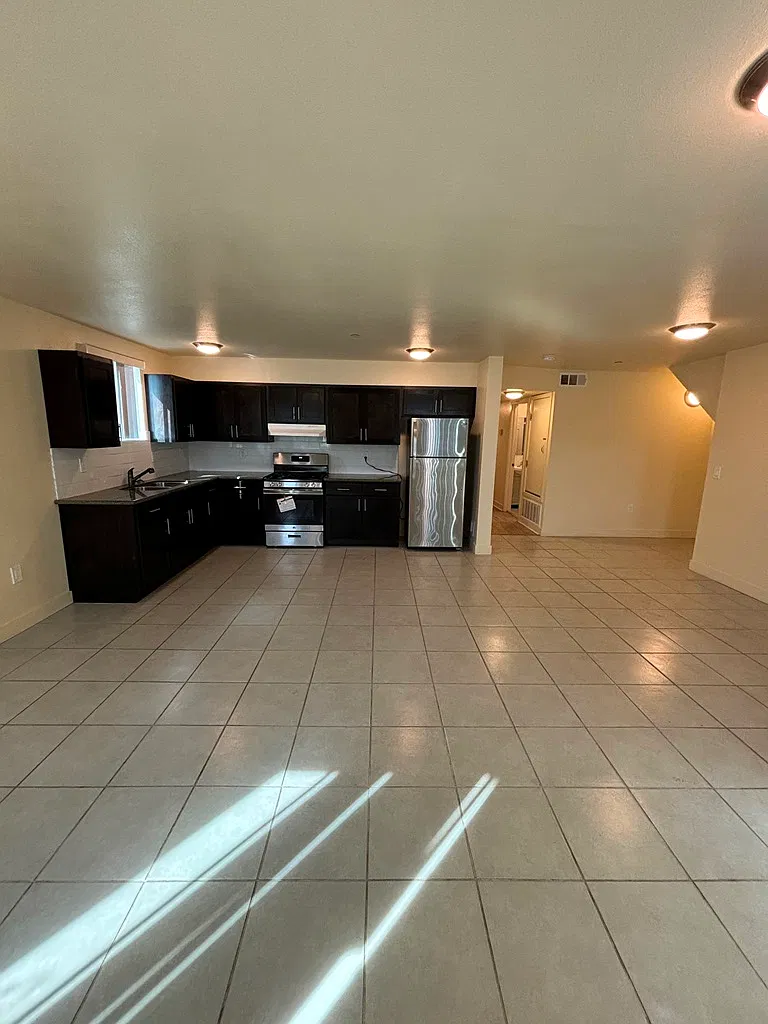3 bed, 1216 sqft, $3,650 — Photo 3