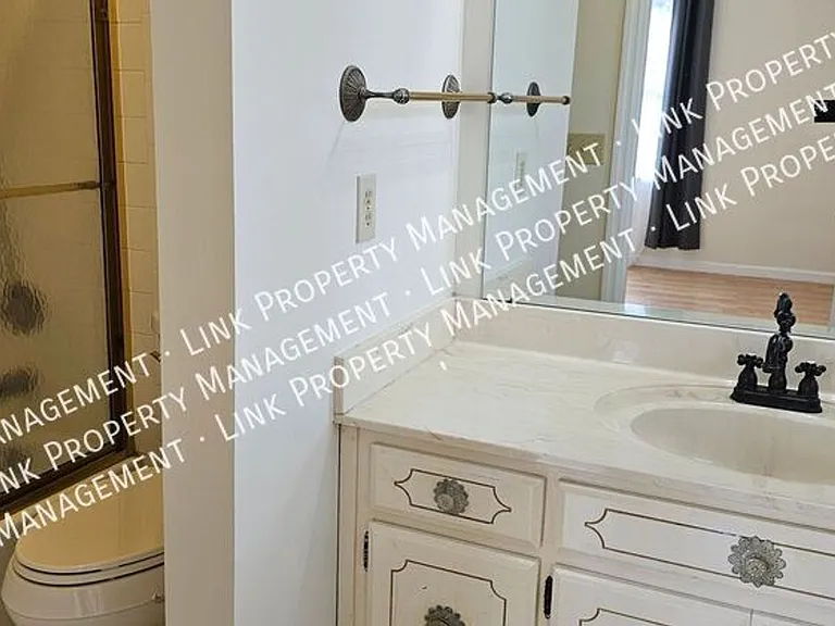 9328 Berkshire Cir — Photo 36