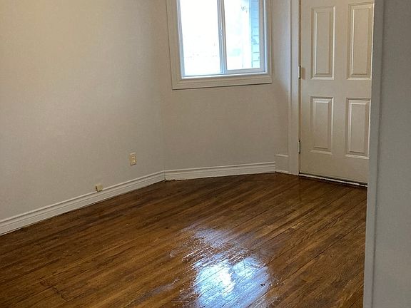 3rd image of 459 Oak St #3