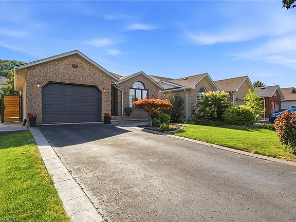 2nd image of 28 Colonial Cres