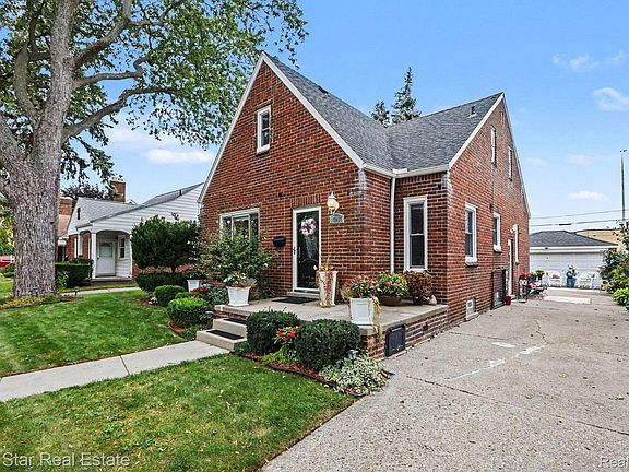 3rd image of 15283 Couzens Ave
