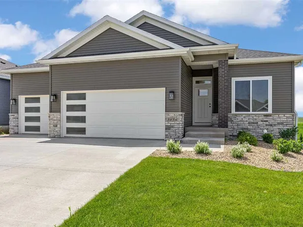3056 Ridgeview Cir, Coralville, IA 52241