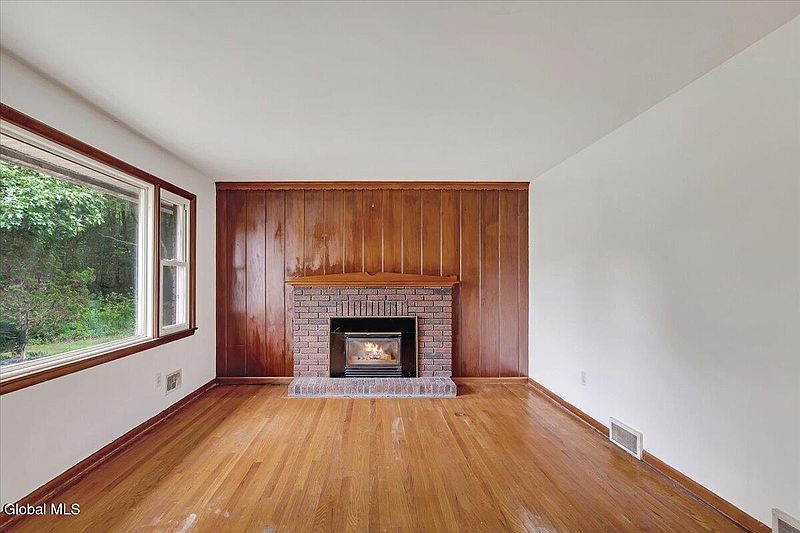 5th image of 1045 O'Brien Avenue