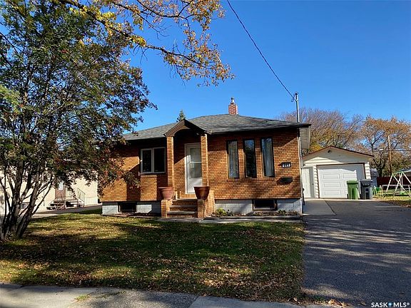 3rd image of 269 Maple Ave