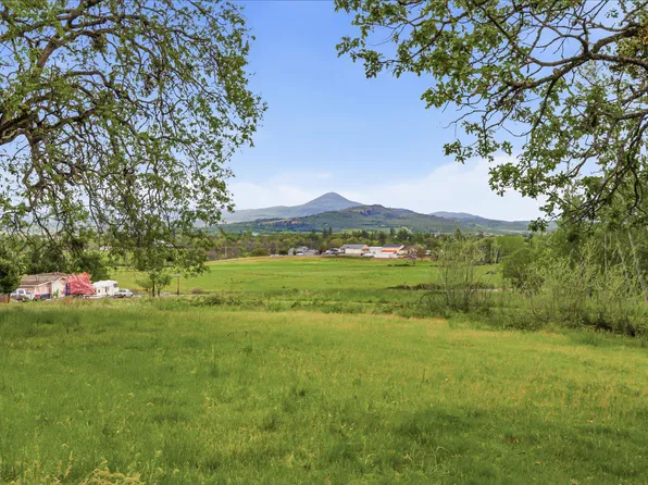 620 Vista Park Dr, Eagle Pt, OR 97524