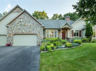 1 Victoria Dr, Smithfield, RI 02917