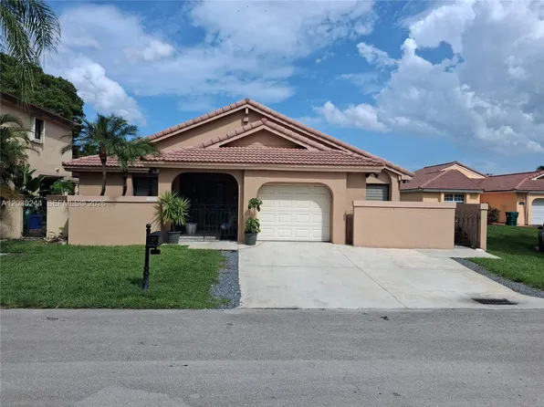17531 NW 62nd Pl N, Hialeah, FL 33015