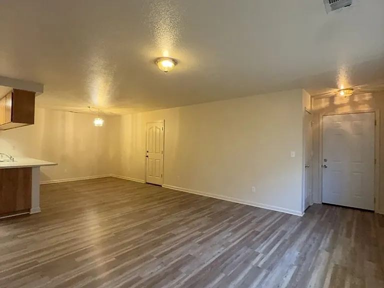 155 Derek Dr — Photo 34