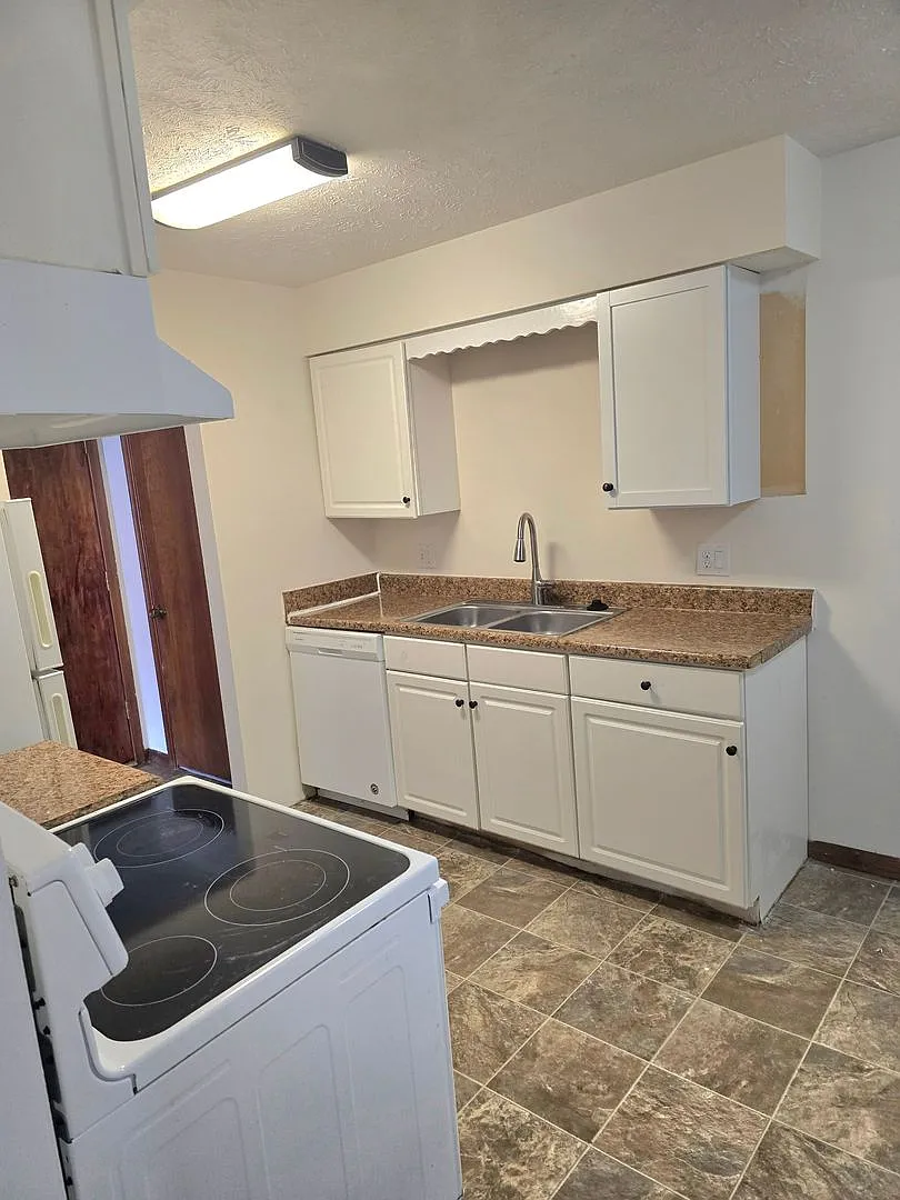 Greenspan Apartments - Schwalb Realty — Photo 3