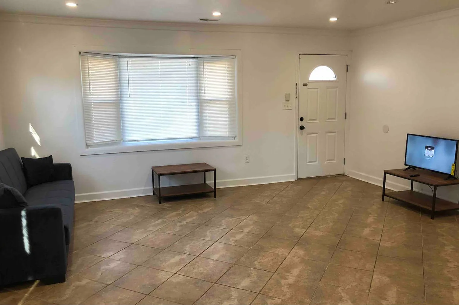 2 bed, 1.0 bath, 871 sqft, $3,337 — Photo 1