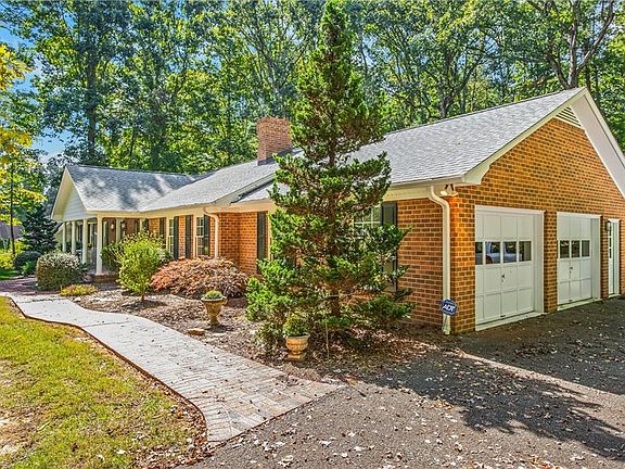 3rd image of 182 Ridgewood Dr