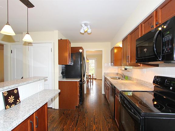 2nd image of 4557 Dameron Ln