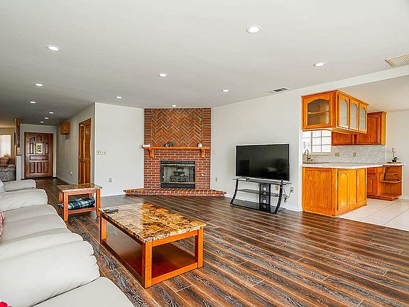 4th image of 26354 Corona Dr