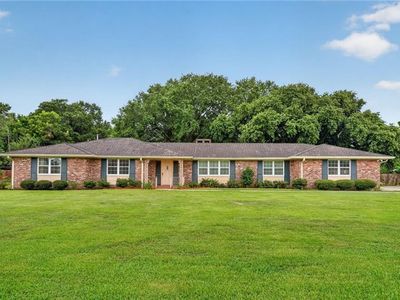 107 Victoria Dr, Belle Chasse, LA, 70037