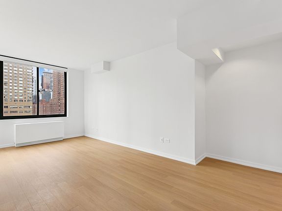 5th image of 200 W 60th St APT 14F