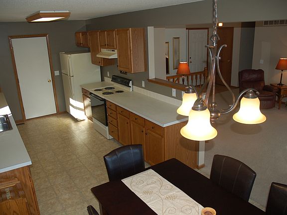 4th image of 1339 W Lake St