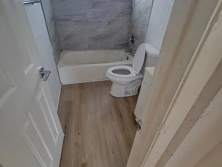 400 11th St W #409-B — Photo 5
