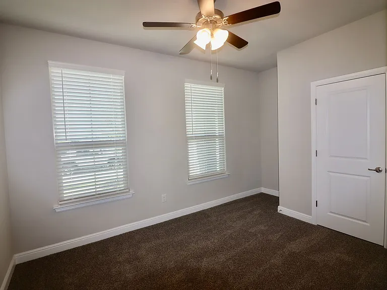 1120 Eastland Ln — Photo 13