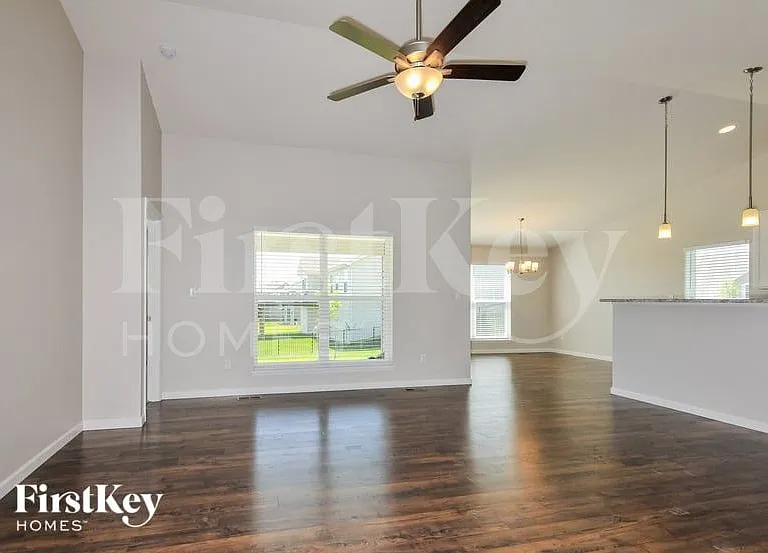 404 Cozy Pines Dr — Photo 3