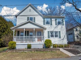 25 Wostbrock Ln, Midland Park, NJ 07432