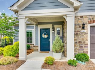 2261 Lincolnshire Ln, Waxhaw, NC 28173