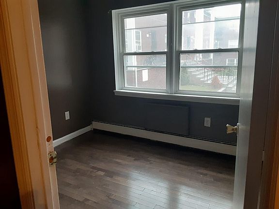 3rd image of 479 Roseville Ave APT 5