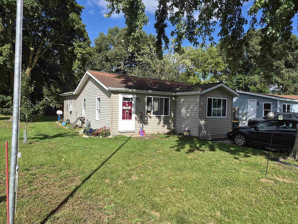 1st image of 213 E Maple St