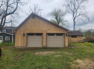9125 Clinton St, Holly, MI 48442