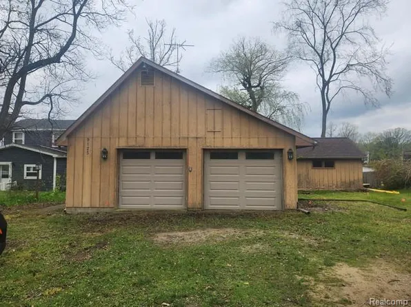 9125 Clinton St, Holly, MI 48442