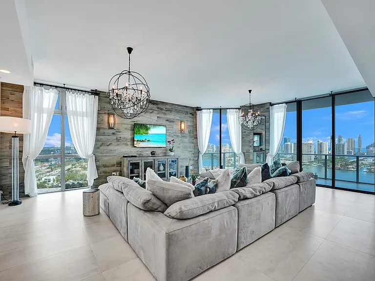 17301 Biscayne Blvd — Photo 12