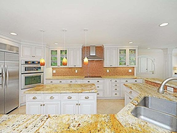 4th image of 885 NE Mulberry Dr