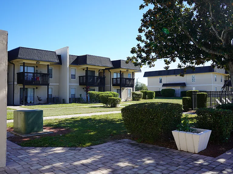 Royal Bay Apartments — Photo 6