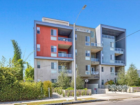 3rd image of 4211 Redwood Ave Unit 404