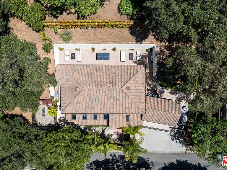 8836 Wonderland Ave — Photo 55