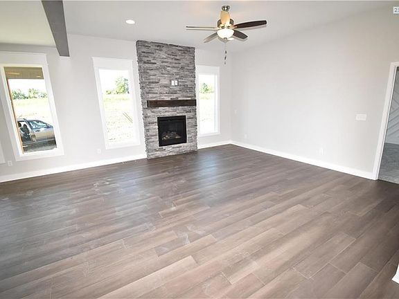 3rd image of 401 SW Chelmsford Dr
