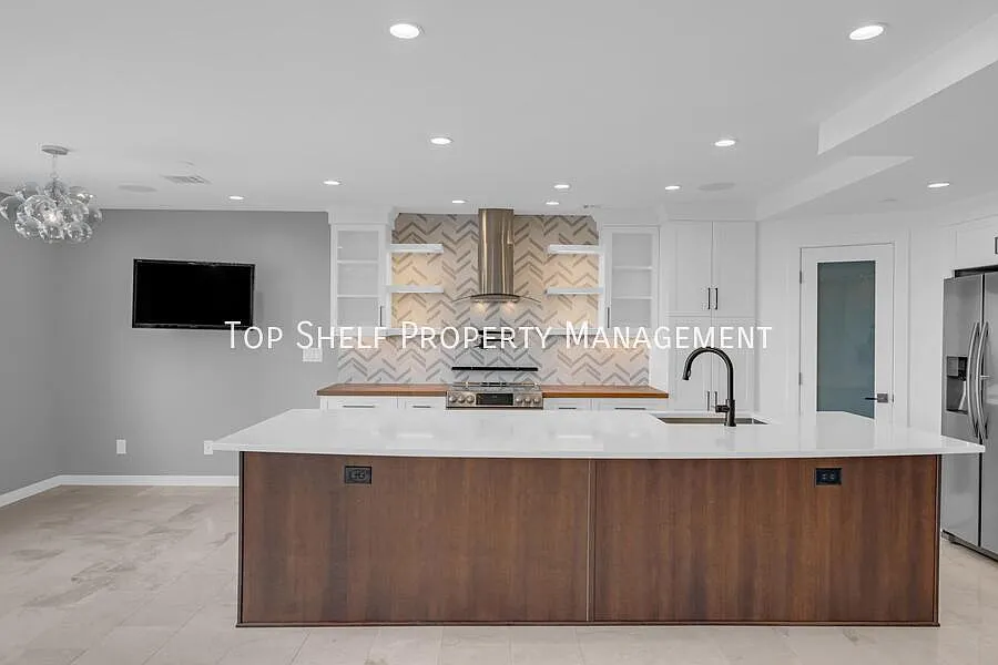 1 bed, 1.5 bath, 1124 sqft, $1,950 — Photo 3