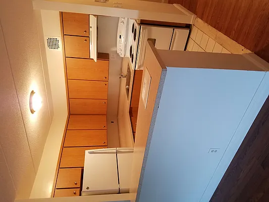 Rented by Max & Associates Realty Corp | media 27