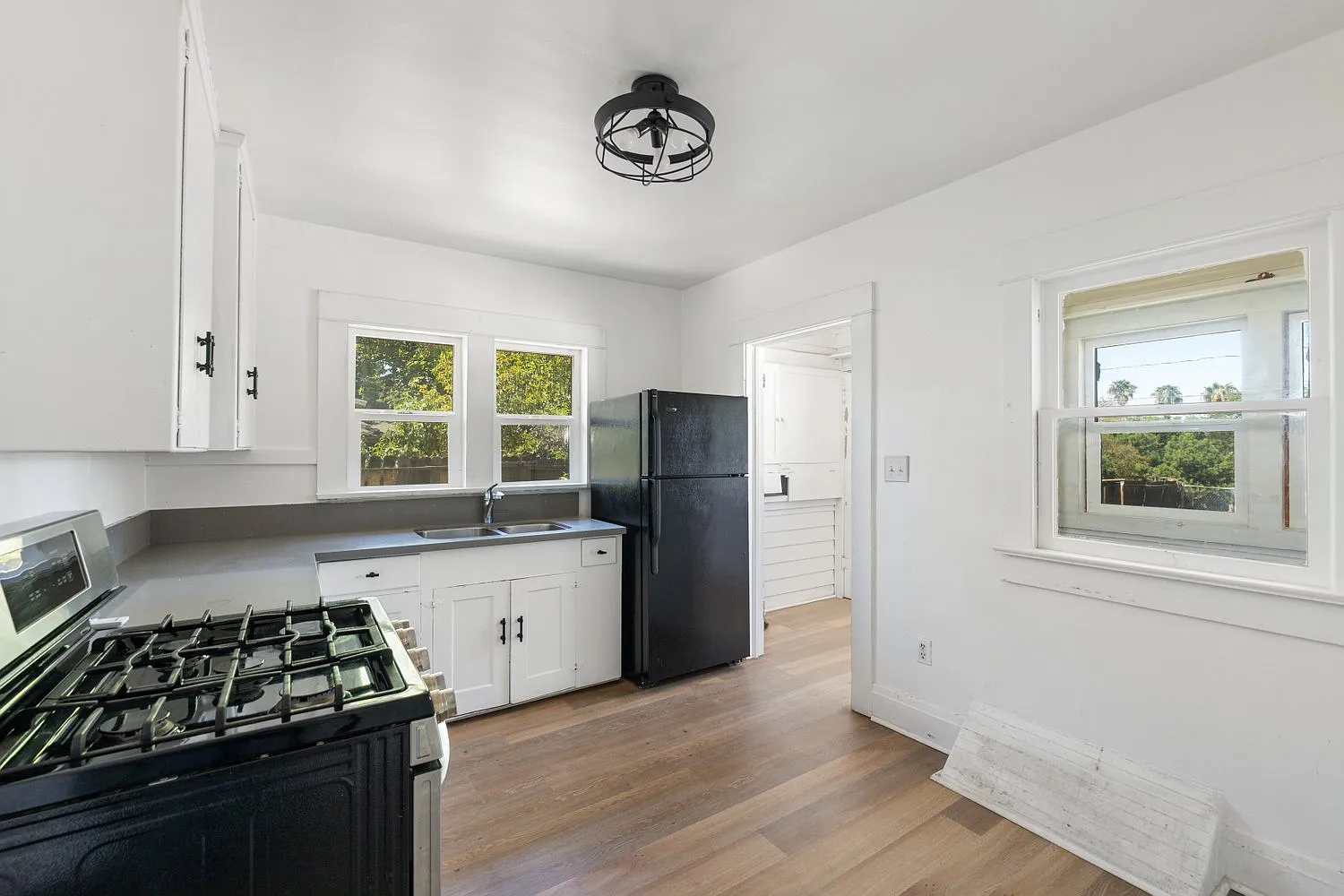 2 bed, 949 sqft, $2,400 — Photo 3